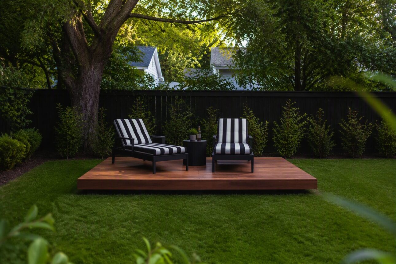11 Creative Backyard Renovation Ideas for Busy Homeowners 9 7. Floating Deck Islands