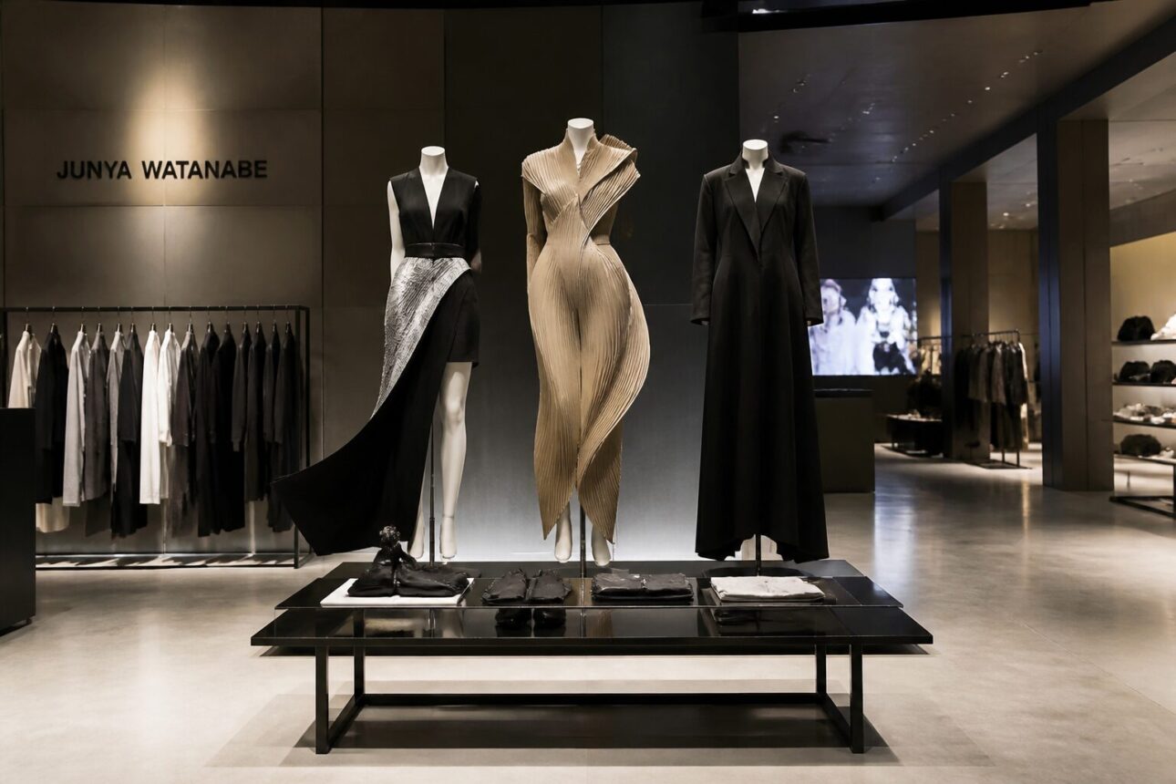 12 Iconic Expensive Clothing Brands Every Fashionista Knows 6 4. Gucci