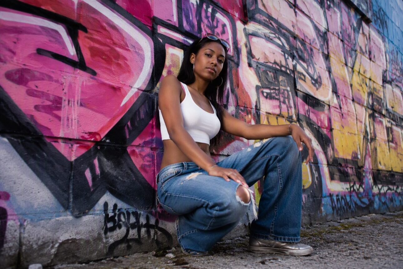 13 Amazing Y2K Shoot Ideas Worth Knowing 3 1. Stunning Urban Graffiti Backdrops
