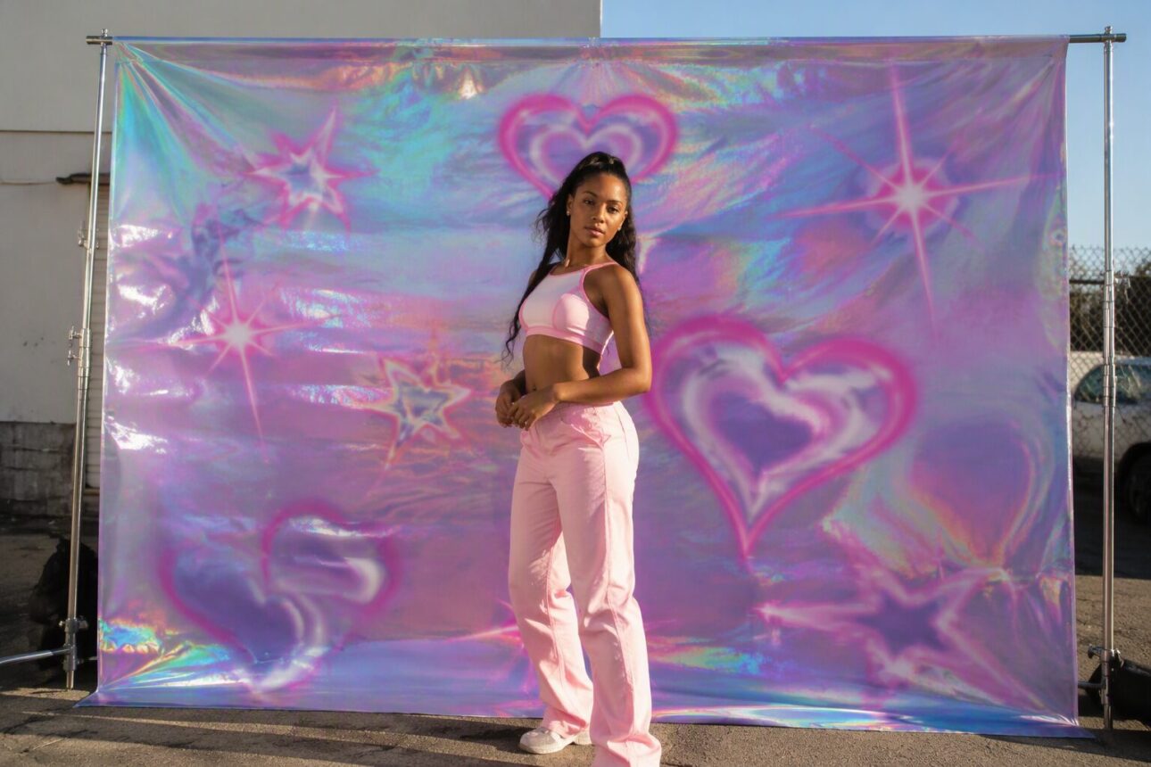 13 Amazing Y2K Shoot Ideas Worth Knowing 8 6. Amazing Holographic and Airbrushed Backdrops